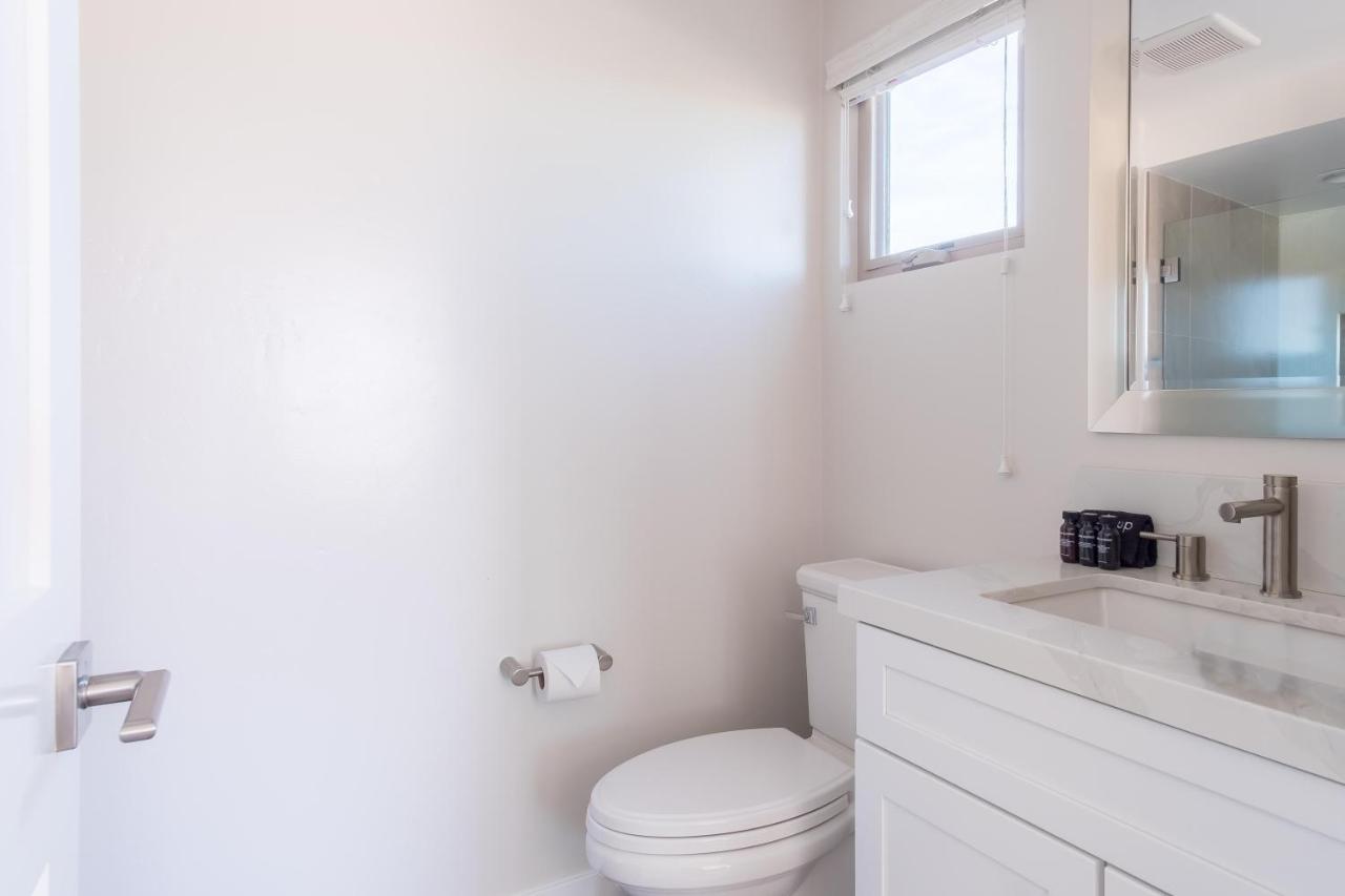 Iris By Avantstay - Modern W/ 3 Patios & Rooftop Views Holiday home